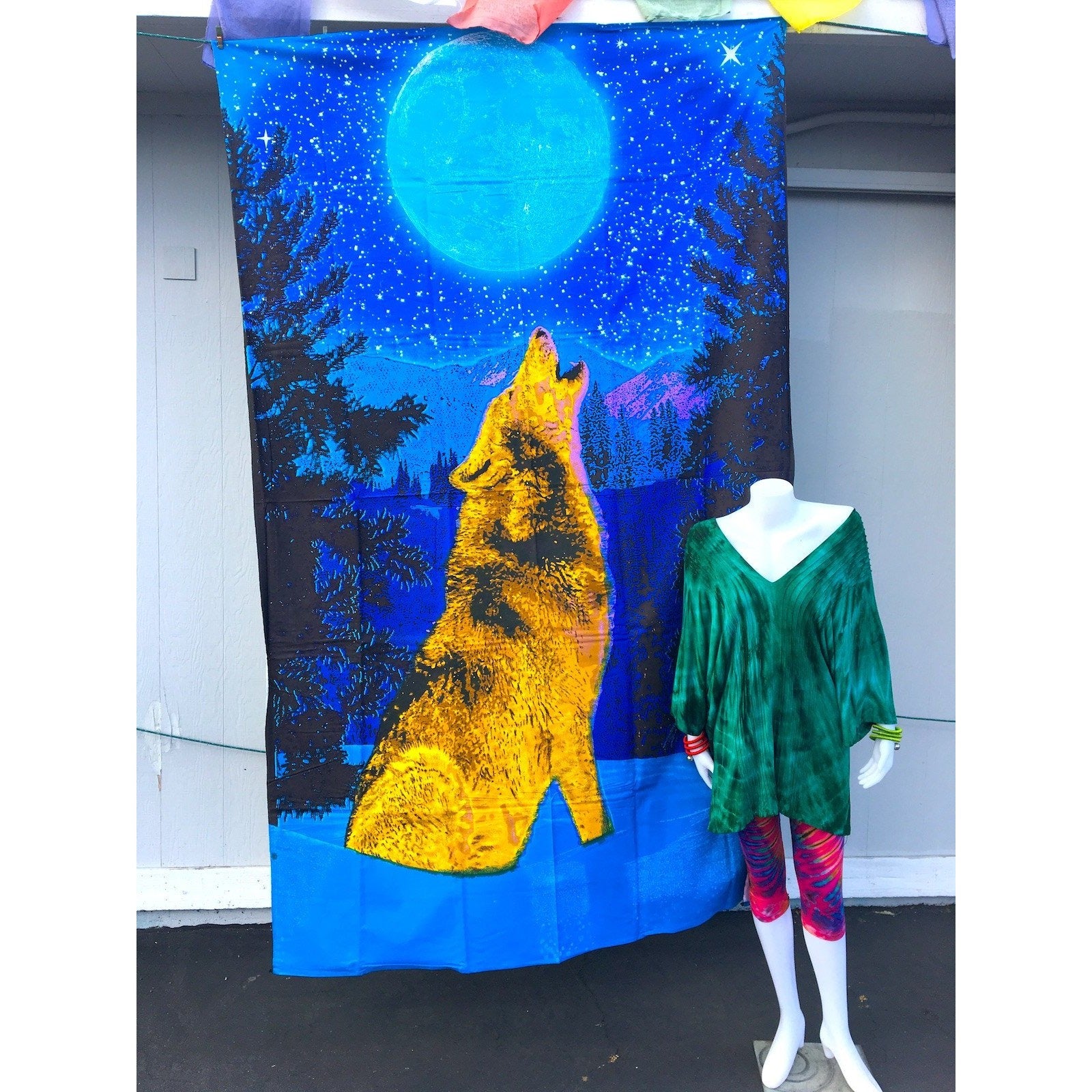 3D Glow In The Dark Wolf Tapestry